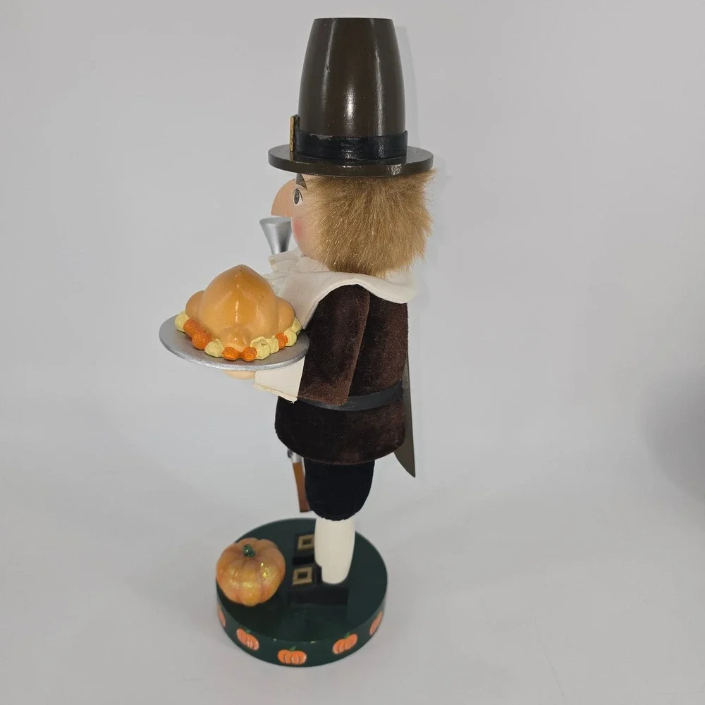 Vintage 2003 Nutcracker Village Thanksgiving Pilgrim Man with Turkey  14